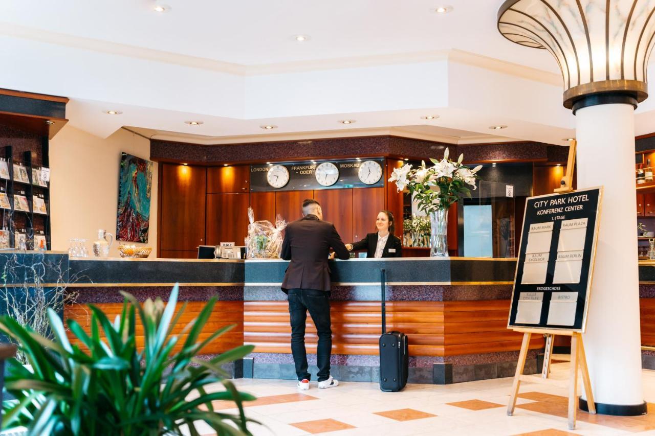 City Park Hotel Frankfurt  Buitenkant foto