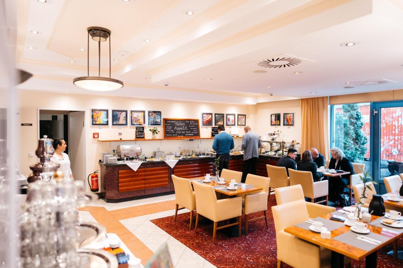 City Park Hotel Frankfurt  Buitenkant foto